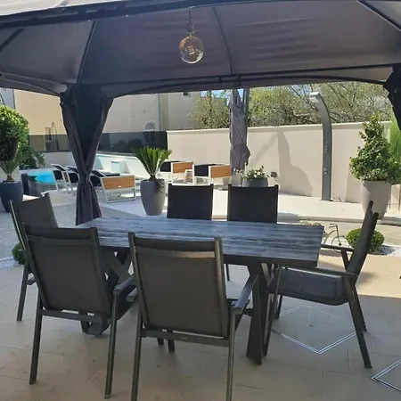 Calypso Royal زادار