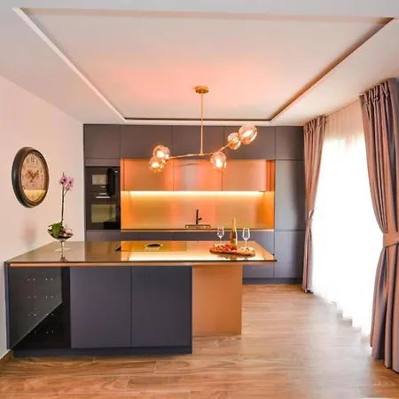 Calypso Royal Апартаменти
