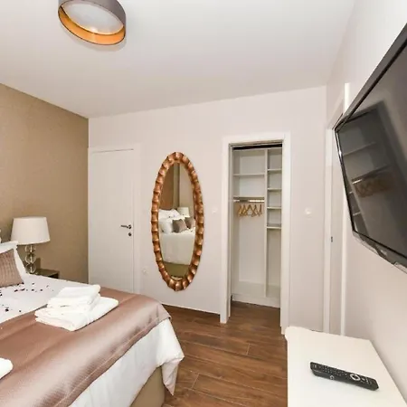 Calypso Royal 公寓 *